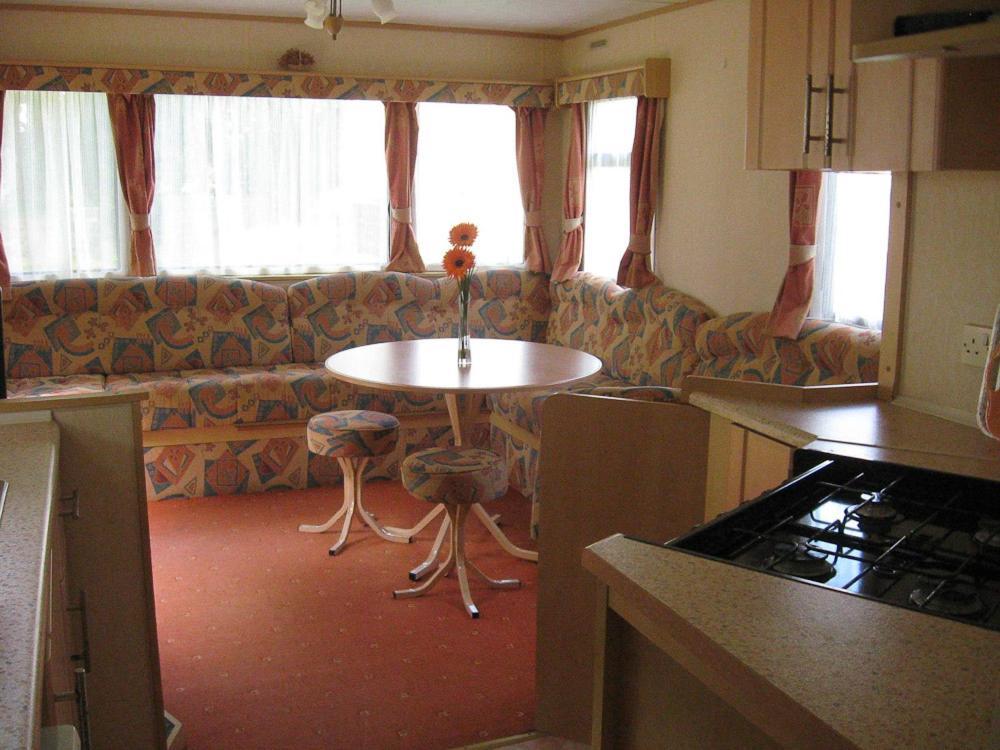 Cosy Caravan At Blackmoor Farm Ludchurch ภายนอก รูปภาพ