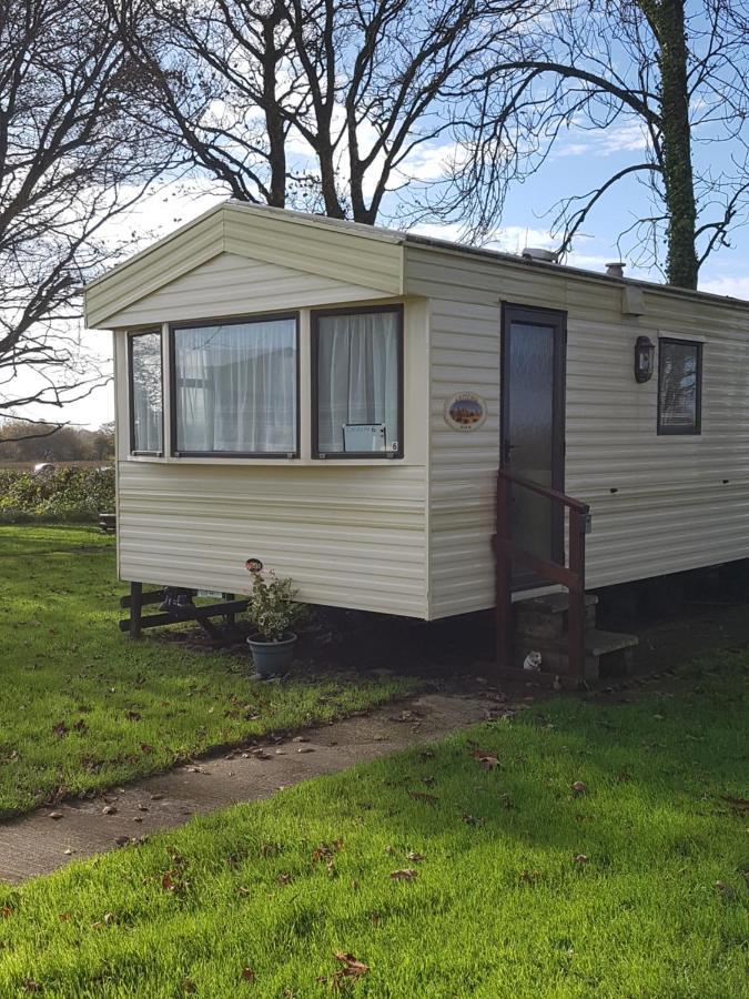 Cosy Caravan At Blackmoor Farm Ludchurch ภายนอก รูปภาพ