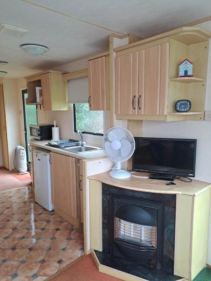 Cosy Caravan At Blackmoor Farm Ludchurch ภายนอก รูปภาพ